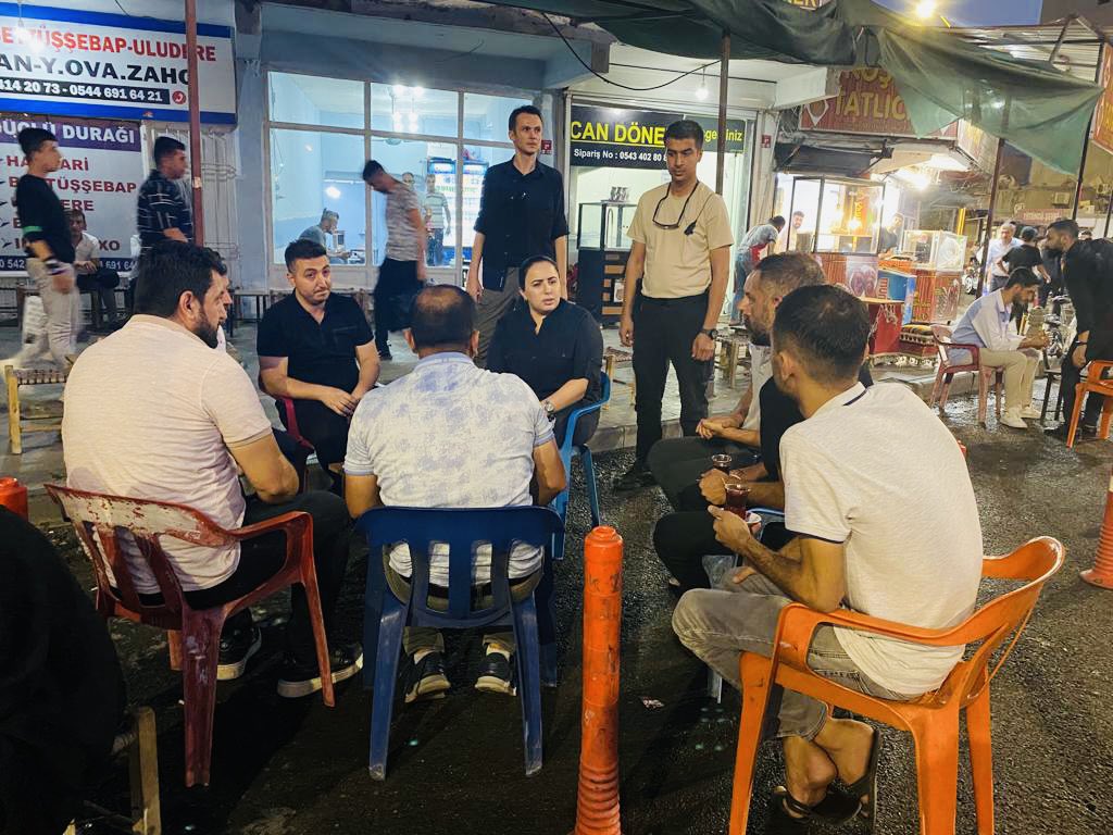 Akşam üzeri Cizremizin en işlek noktalarından birinde vatandaşlarımızla çay eşliğinde hasbihal ettik.
Dicle’nin İncisi Cizre 🇹🇷🇹🇷🇹🇷🇹🇷🇹🇷🇹🇷🇹🇷