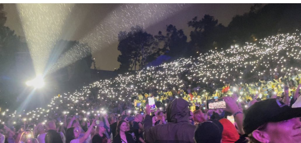 duranduran's tweet photo. “So, you know that it’s a real sad time for a lot of us Brits, and a lot of other people around the world, and we would like to make our own tribute to Queen Elizabeth II.”

https://t.co/7ragAxv1u4 @RollingStone #duranlive #saveaprayer https://t.co/A5iqN4Uv1c