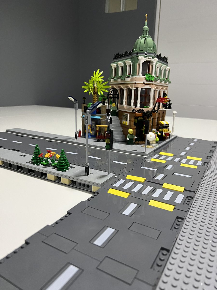 MrHikerBricks's tweet photo. Lego City Road Plates on MILS. #lego #legocity #mrhikerbricks #legoroadplates #afol #legomodular https://t.co/4chiXRjn1E
