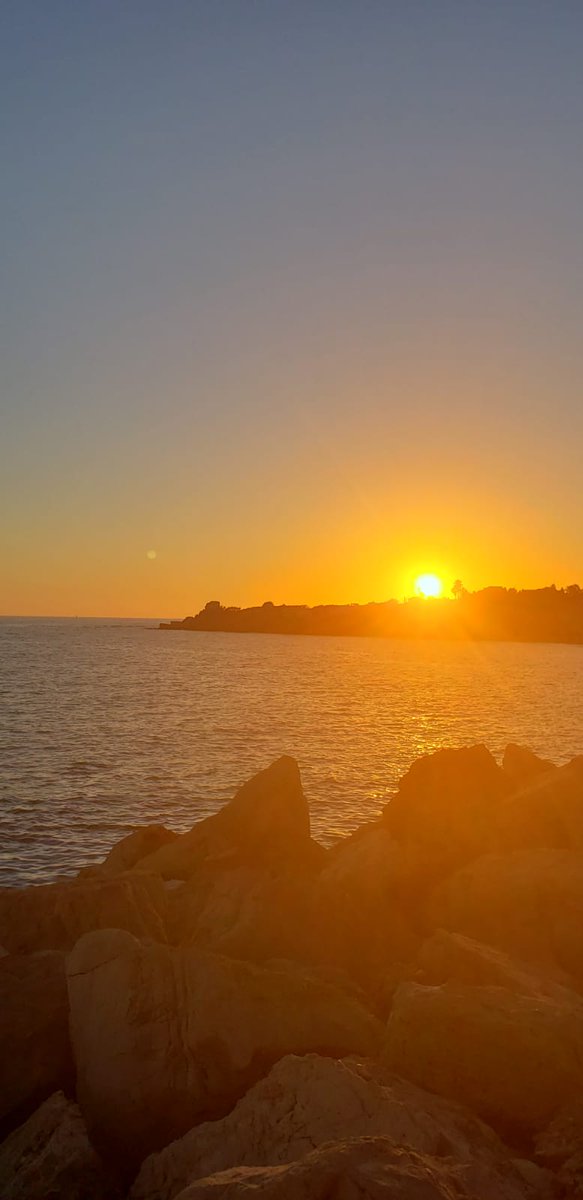 Qué tendrán los atardeceres en la playa <3