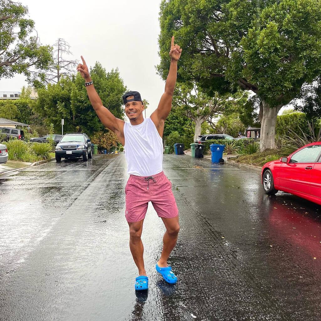 If I didn’t go play in it, I wouldn’t have believed it 🌧 in LA 🤷🏽‍♂️ 

#MakeMoves #AloMoves #BodyWeightBootKAMP #RepresentationMatters #IAmTheDj #MoyalMade #Motivation #LifeStyle #Workouts #Travel #Music #Art #Community #Peace #Entertainment #BlackExcell… instagr.am/p/CiVItrELoKw/