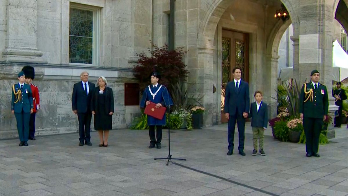 Canadian_Crown's tweet photo. King Charles III has been officially proclaimed The King of Canada &amp; Canada’s Head of State in ceremony at Rideau Hall this morning. 🎺🇨🇦

Governor General Simon, Prime Minister Trudeau &amp; the Privy Council met this morning to formally proclaim Canada’s new Sovereign. #cdnpoli https://t.co/6XozZuDl7j