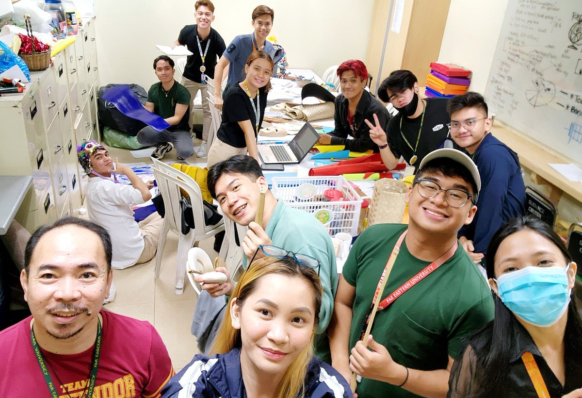 FEUPeers's tweet photo. Peer Fam helping each other for the Tam Hunt 2022

#FEUPeers #ALLinExPEERience https://t.co/JSv9f7nHV4