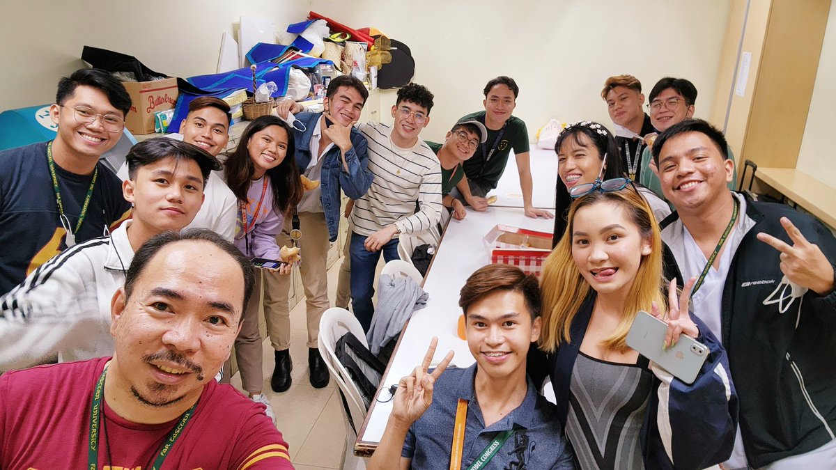 FEUPeers's tweet photo. Peer Fam helping each other for the Tam Hunt 2022

#FEUPeers #ALLinExPEERience https://t.co/JSv9f7nHV4