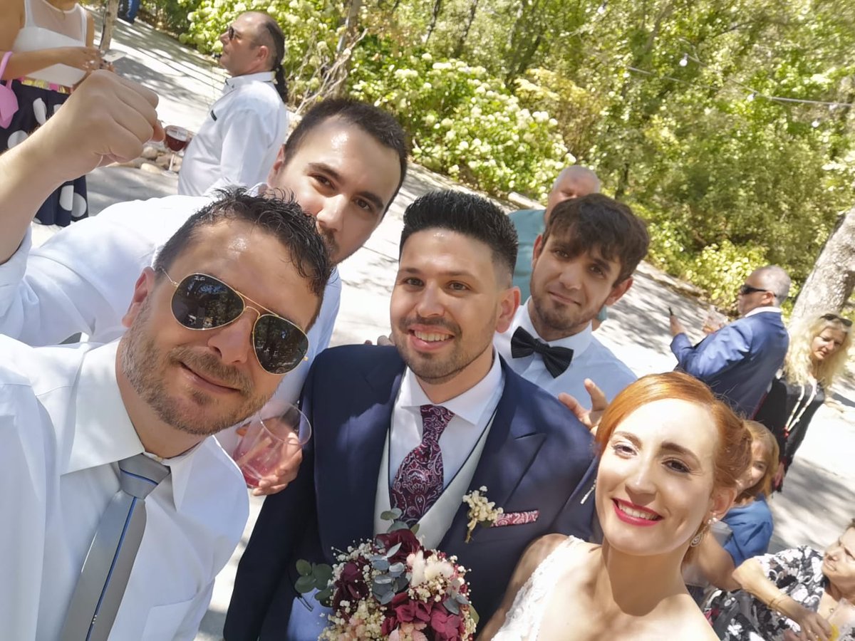 Hoy es un día grande para los Calentes. ¡Estamos de boda! El Alberto se nos casa con Cristina 💍♥️ ¡Qué vivan los novios!