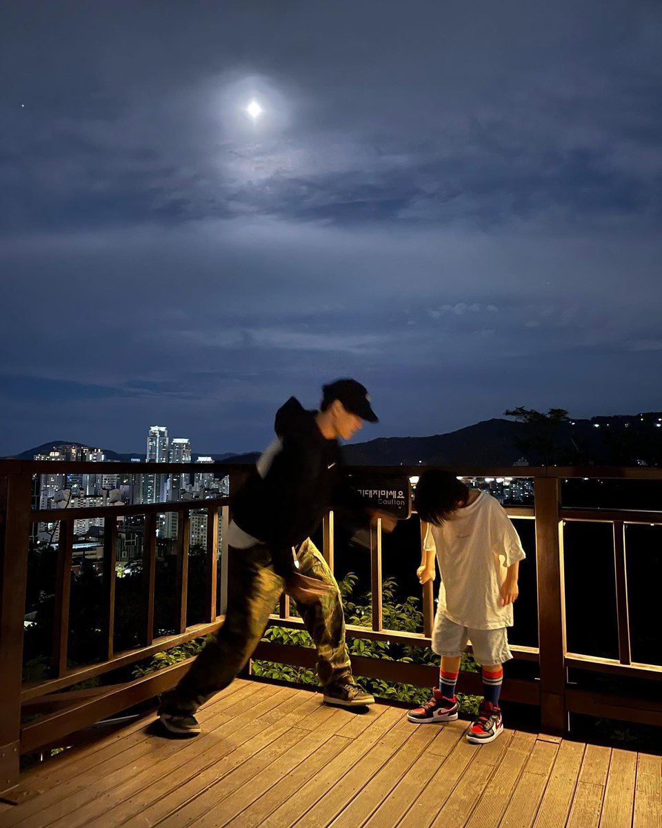 lloudbee's tweet photo. Liat Raeon udah mulai gede kok gw mewek yah yaampun KaiChun ponakanmu sungguh cepaat sekali pertumbuhannya 😭😭🤗
#KAI #Raeon #KaiChun https://t.co/O9TZuK0rlO