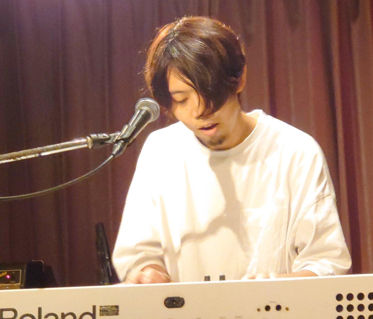 ryura1221's tweet photo. KAZU×きゃずpresents
smile music tree vol.16
@幡ヶ谷36°5
心あたたまる素敵なお時間でした。
#松山テルオ さん、#satem さん、#春山弘臣 さん、皆様、とっても耳心地の良い歌声と音楽、癒されました。
#KAZU さんの観応え聴き応えあるCajon、いつもと雰囲気の違うやさしさ、ありがとうございました♪ https://t.co/25kHs0uxQ4
