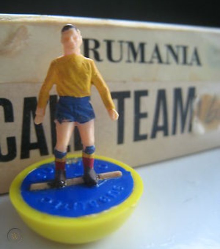HarwoodGray's tweet photo. @watsthebull Nice work. I use Vallejo, how about yourself? Currently trying to recreate Ref 160 as a nostalgia trip (my 1st team) so need a slightly muted yellow to reflect the older pigment technology back in the day. Also if you have any recommendations for the blue I'd appreciate it. https://t.co/3IJBUdVshv