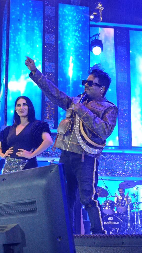 YuvanHolic_'s tweet photo. King is here 👑 🐐🔥
#U1LiveInChennai https://t.co/GWV7MjT4ct