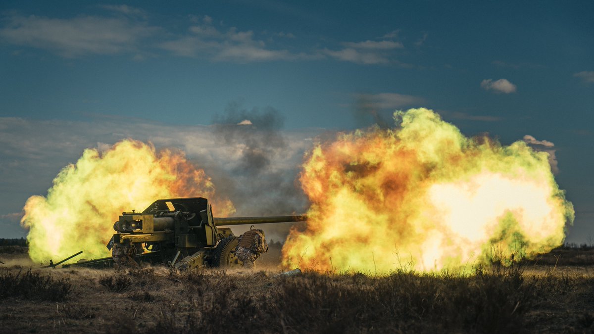Latvijas_armija's tweet photo. 📅 Rīt, 11.septembrī mācību cikla “NAMEJS 2022” rudens posma ietvaros Ādažu poligonā notiks artilērijas kaujas šaušana diennakts gaišajā laikā no plkst. 06:00 līdz plkst. 18:00.
🔸 Aicinām iedzīvotājus izturēties ar sapratni
#NAMEJS2022 #Latvijasarmija
📷 Srž. Ēriks Kukutis https://t.co/DsbdaCspsn