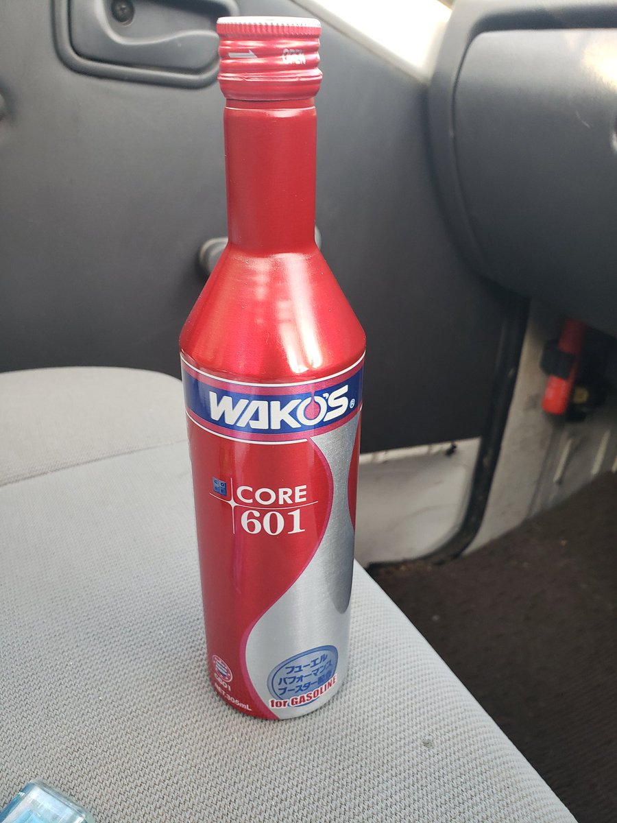 masapon_596's tweet photo. 今日は毎日、頑張ってる愛車にご褒美!高級燃料添加剤を入れてみました🍊明日からまた頑張ってね🚐
#燃料添加剤
#core601 https://t.co/4f4YtpI2HO