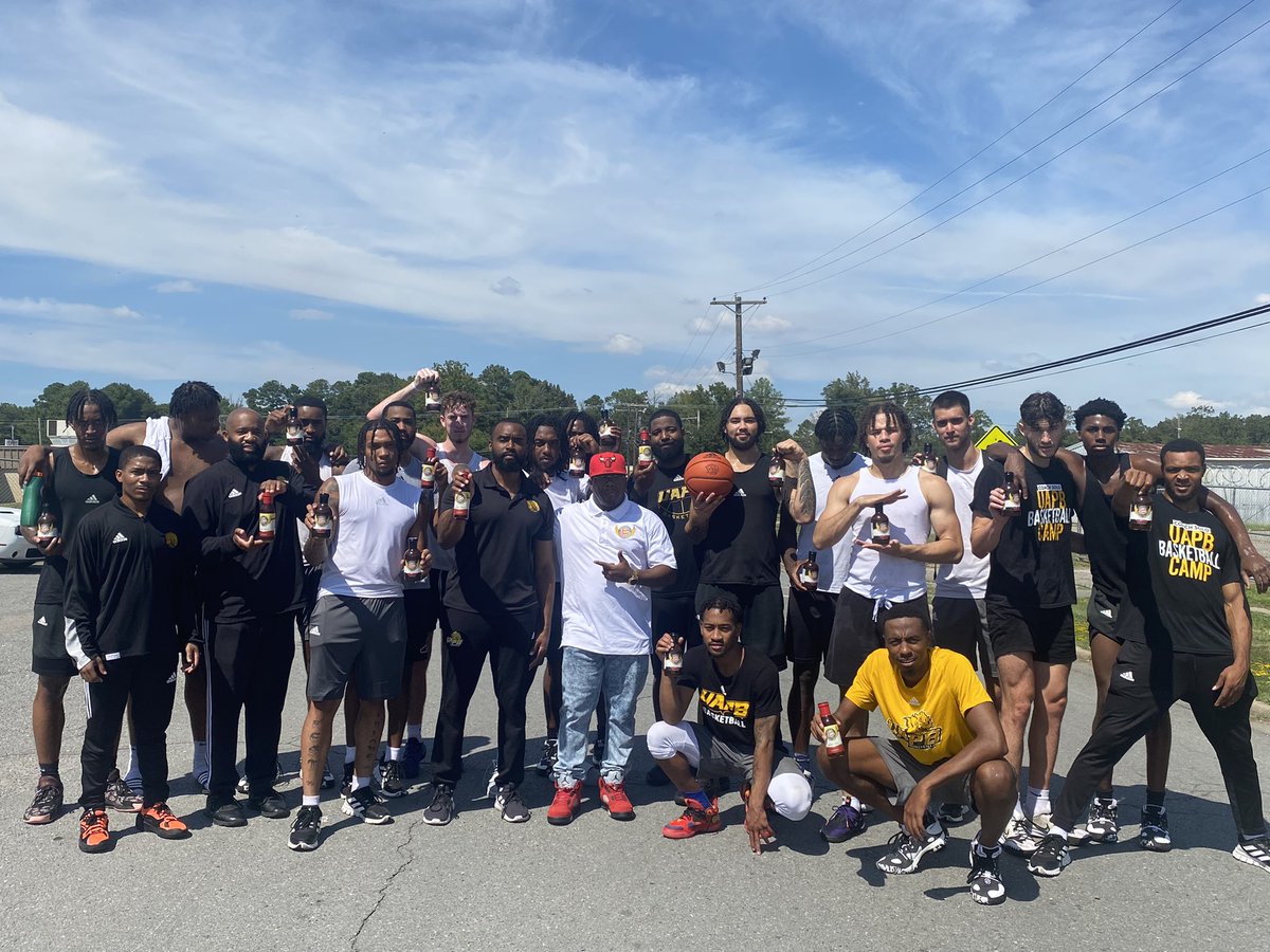 SolomonBozeman's tweet photo. A big thank you to @truthsauce2 for speaking your knowledge and entrepreneurship to our @UAPBLionsMBB - We appreciate your support in helping our players becoming successful men on and off the court. https://t.co/OkgPH76VlX