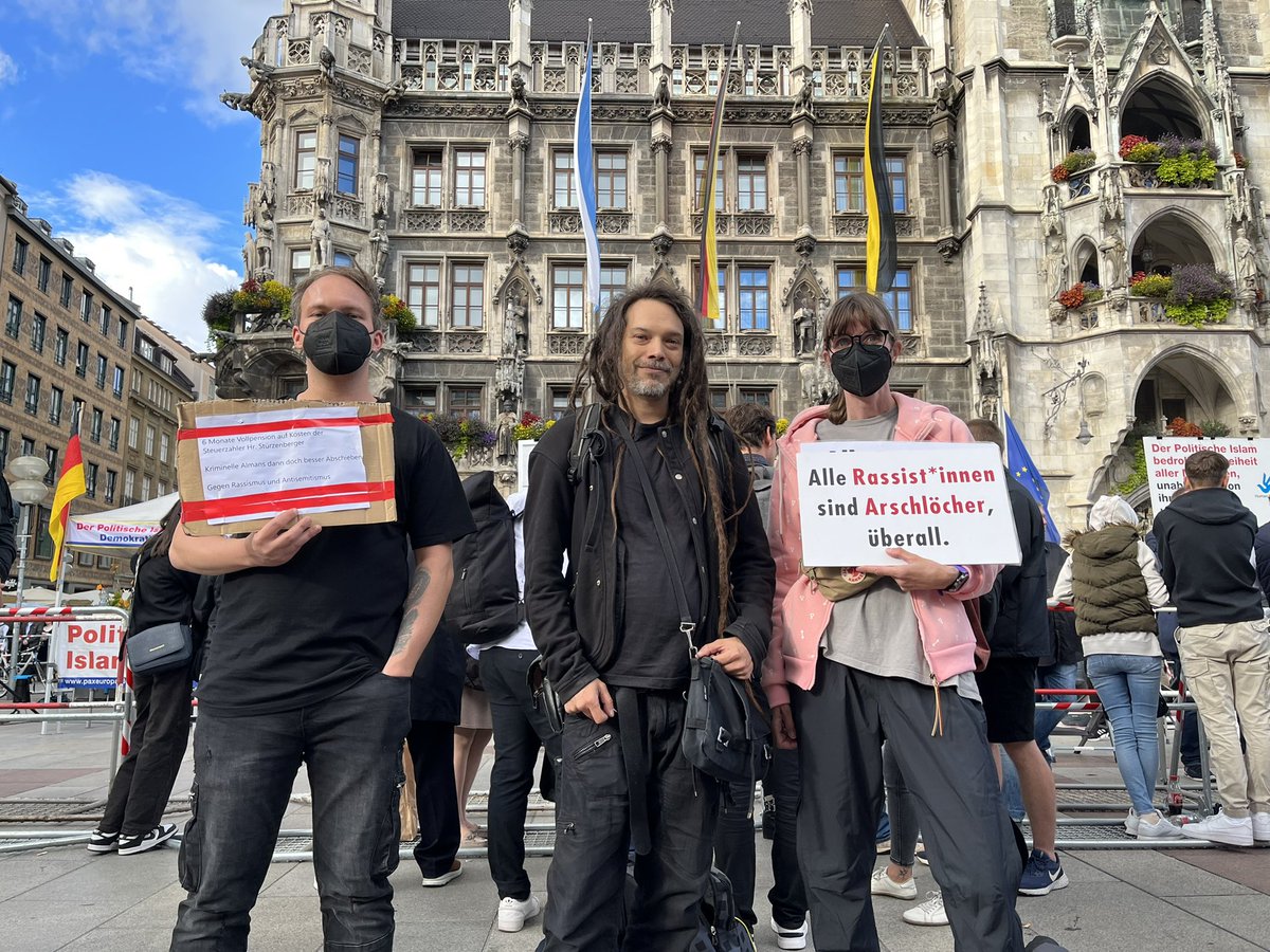 Danke dass ihr seit einer gefühlten Ewigkeit da seit und Haltung zeigt. Klare Kante gegen Rassismus!! <a href="/Jennystandhaft2/">Jennystandhaft 2 😉</a> <a href="/Nightmare_Keks/">Patrick Schranz ➔</a>