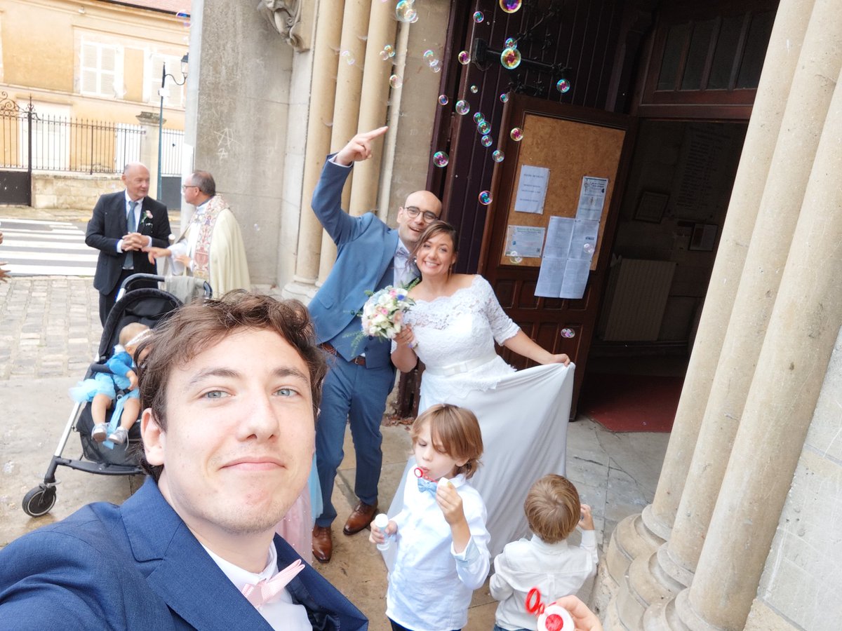 Sardoche_Lol's tweet photo. Je rate le Z Event mais ma soeur est mariée 🥰 https://t.co/SOHlhPKMEL