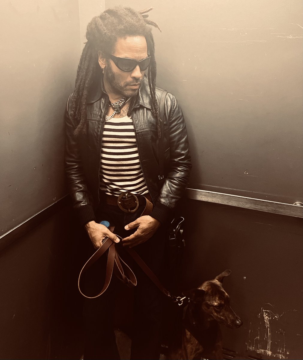 LennyKravitz's tweet photo. NYC. 11:05. https://t.co/1av2v9dKJ5