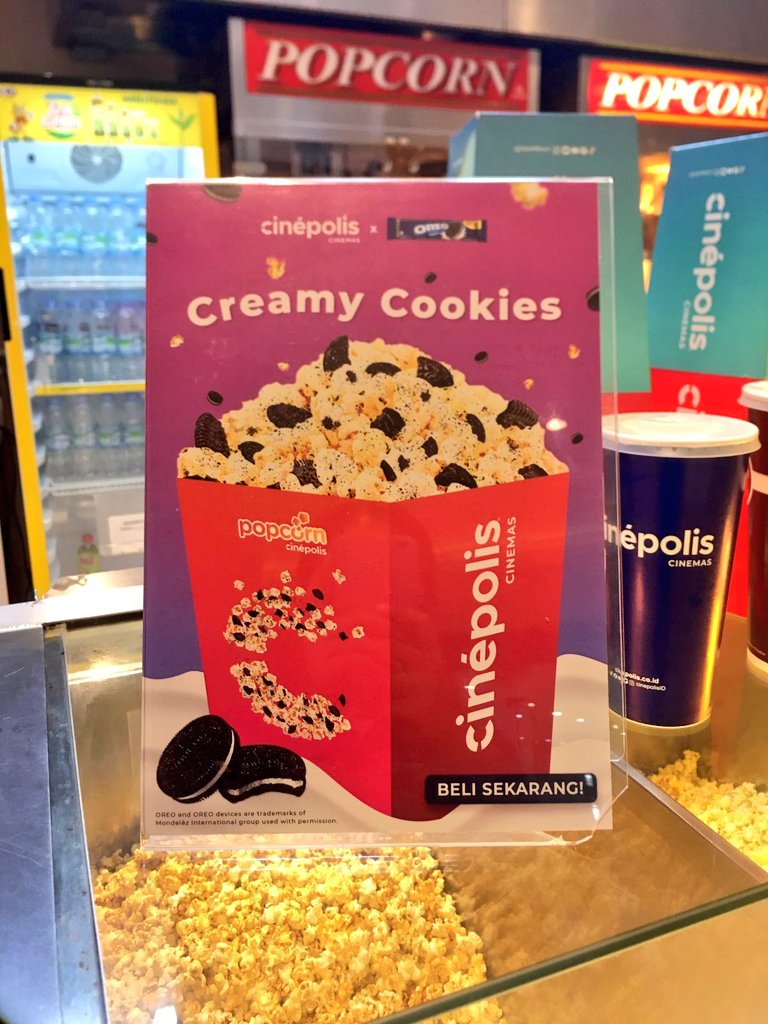 bisma_tri's tweet photo. Ini popcorn terbaru kolaborasi Oreo × Cinepolis.. enak bangettt! #popcorn #cinepolis #MencuriRadenSaleh #SayapSayapPatah #creamycookies #MiracleInCellNo7 #infomalang #kulinermalang #kulinerbatu https://t.co/RtgkUQm9VQ