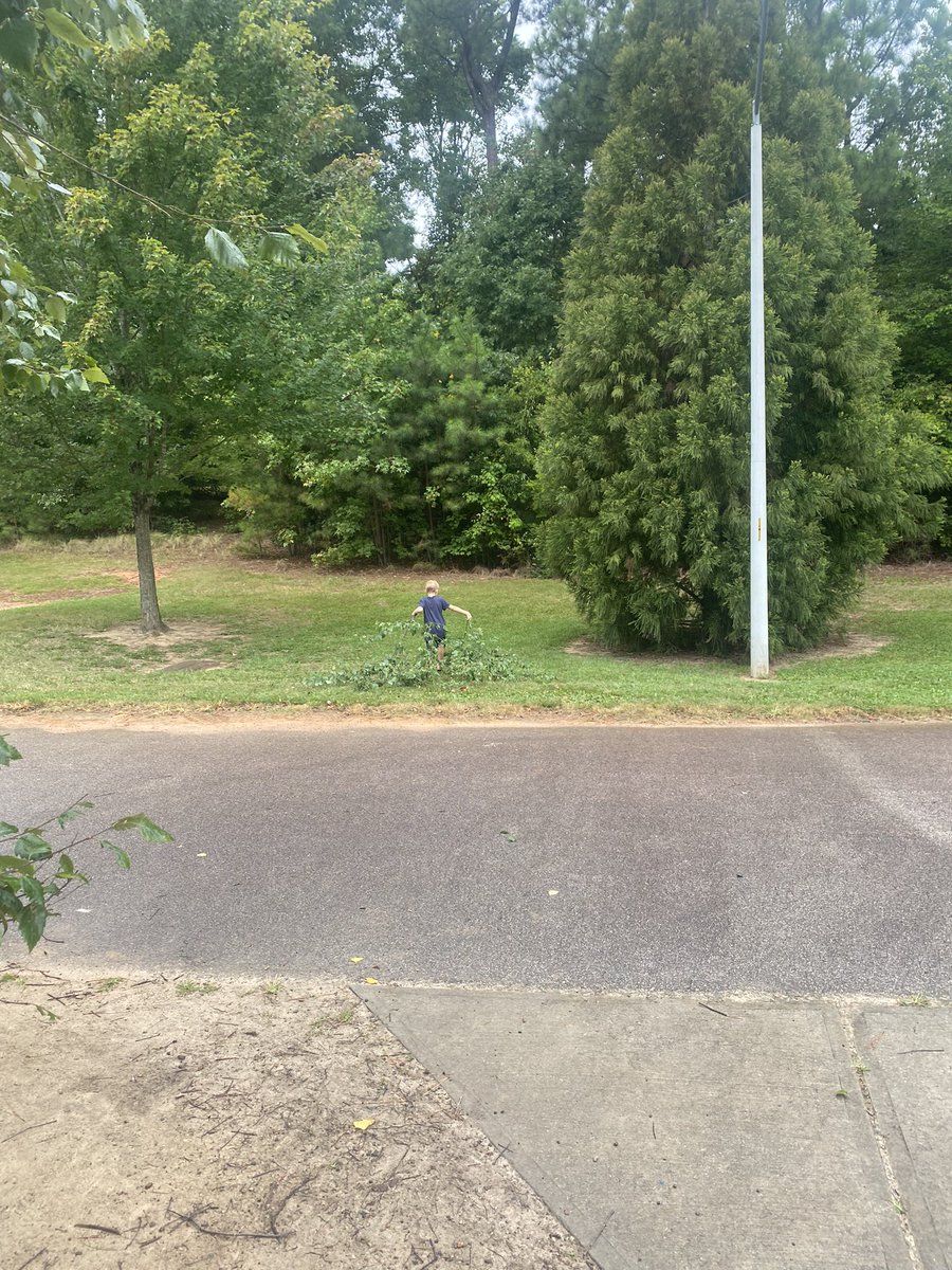 ted_thudson80's tweet photo. Thank you to all the @SycamoreCreekES volunteers who came out for our day of service. It was great to see former and current crocs putting in time clean up our campus. Tuck had fun cleaning up his old school! #onceacrocalwaysacroc @kwendover8 sighting! @PTA_SCES @underwoodgtm https://t.co/i7fUh5LFtd