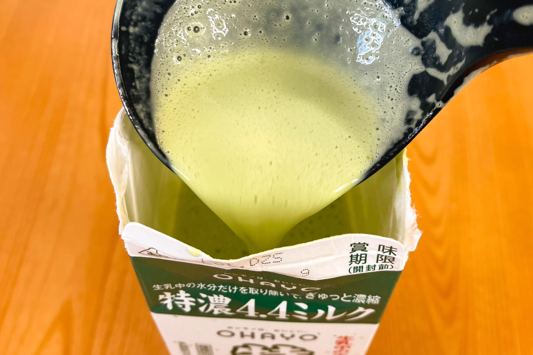 牛乳パックを使って簡単調理。つるんと「抹茶プリン」。