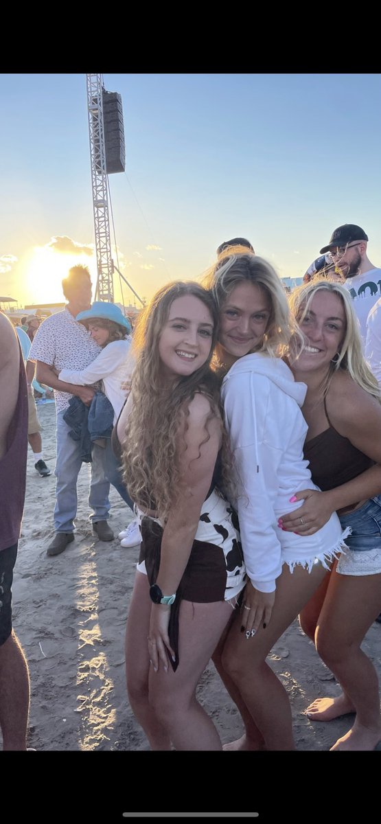 10% off Barefoot Country Music Festival Tickets 
Code - SAMBUTLER

barefootcountrymusicfest.com