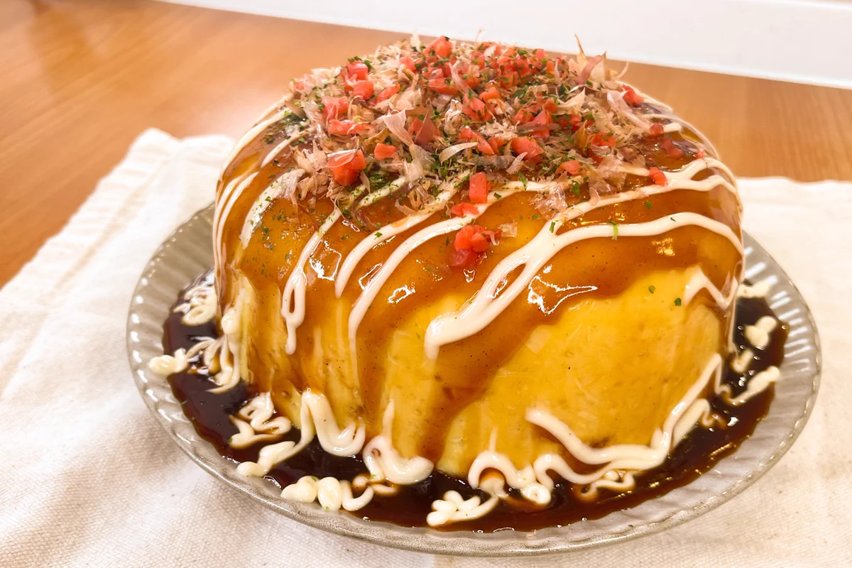 見た目はもはやケーキ！炊飯器で作る「巨大お好み焼き」。