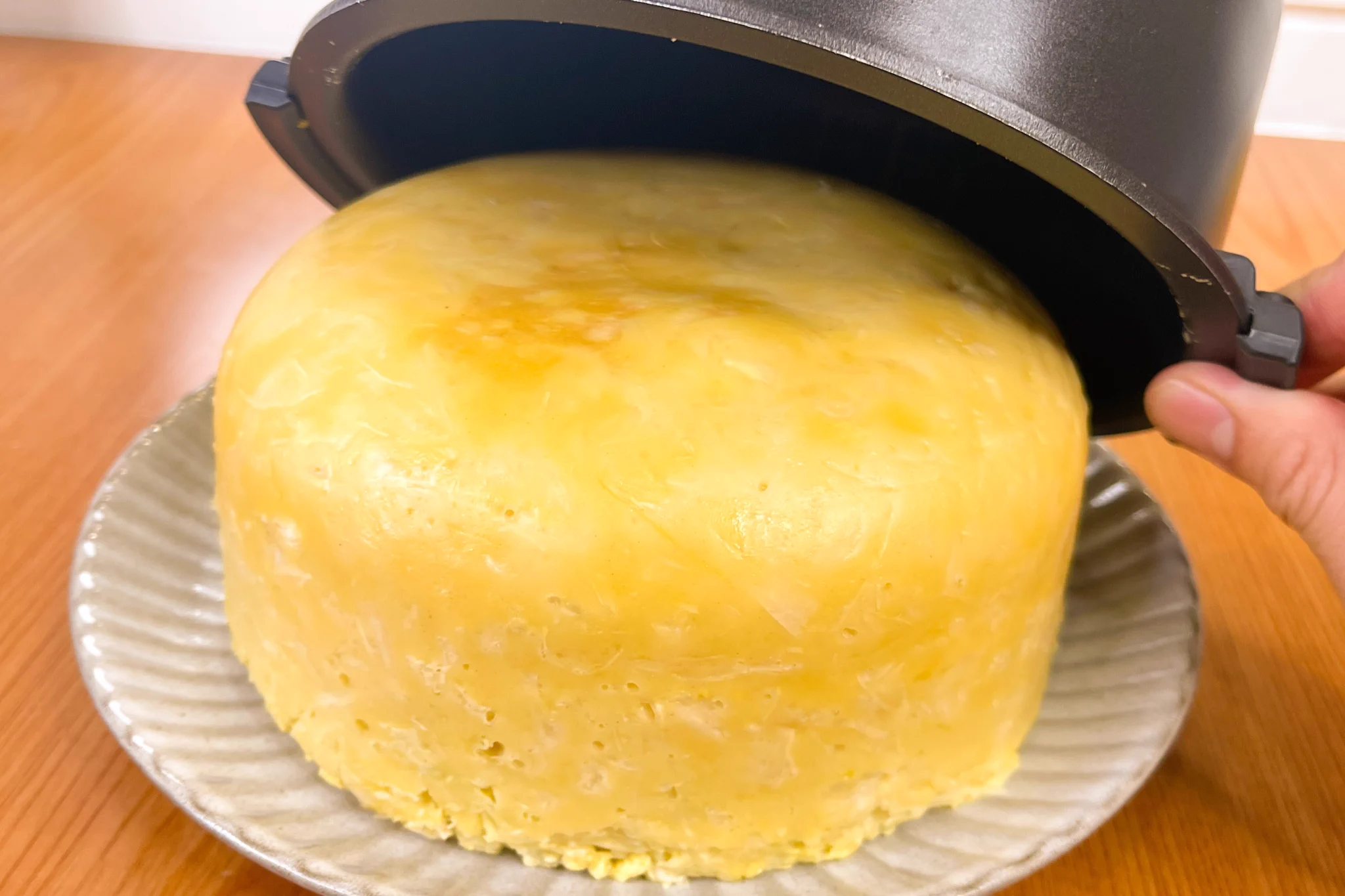 見た目はもはやケーキ！炊飯器で作る「巨大お好み焼き」。