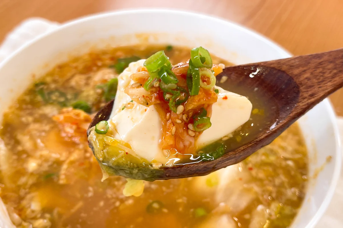料理を作る気力が無いときでも作れそうなくらい簡単！豆腐&キムチを使った「スープ」レシピ！