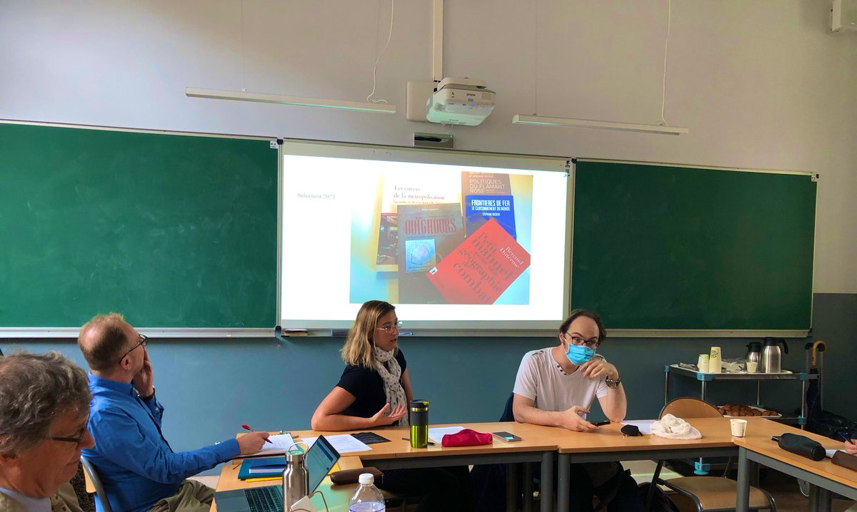 AprogetOfficiel's tweet photo. Deux géographes conférenciers engagés et passionnants pour parler du @PrixduLivregeo, du rythme en #geographie et des #mobilites merci à Maie Gerardot et @PierreAGERON sur l’ #aeroport de demain @SSangarne @armelle_rothier @FSaulnier @Olivier_Dubos @APHG_National @arnaljea https://t.co/oMXtyL9GJo