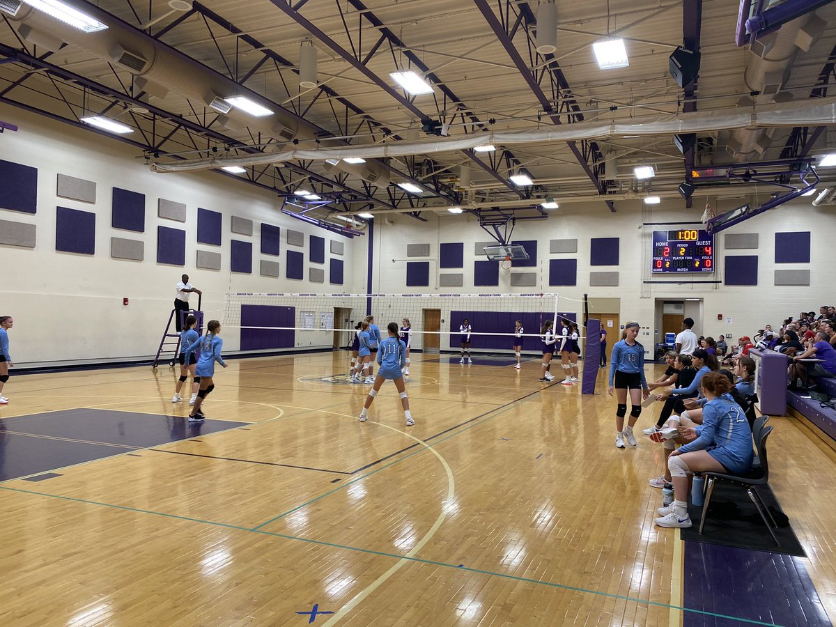 RJH_Athletics's tweet photo. Ridgeview Volleyball takes on Hilliard Heritage! #GoTigers https://t.co/8x23kfSH1F