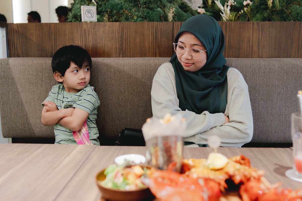 hanifjasmi's tweet photo. Selamat hari jadi isteri!!! Semoga yang terbaik semuanya keatas dirimu dan keluarga kita, Amiin 🤲🏻. 

*sempat lagi dua beranak ni merajuk bersandiwara kat kedai makan 🤣 https://t.co/bP9rIQQsPA