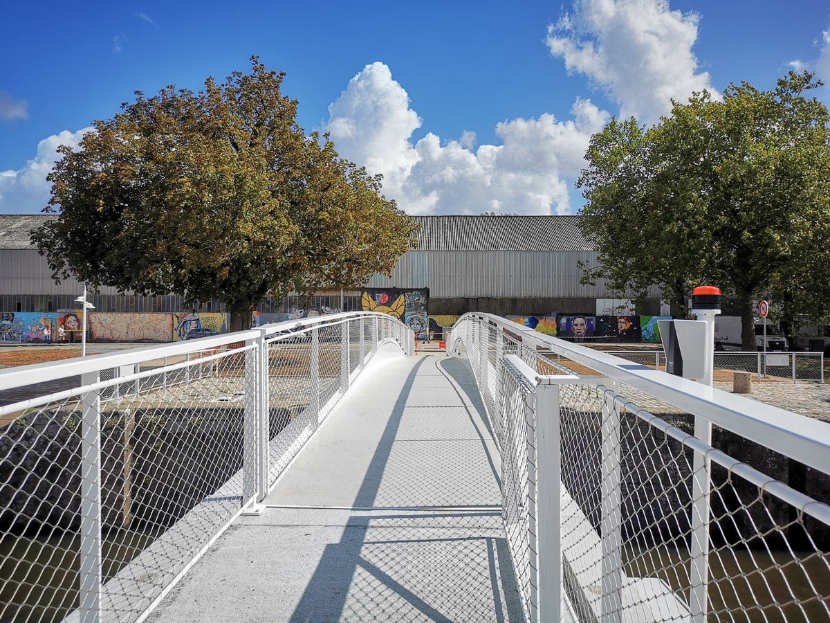 RedonAgglo's tweet photo. Les quartiers et le #port se redessinent !
Découvrez la nouvelle #capitainerie et la #passerelle mobile🔎Nouveautés, travaux, services, coût, enjeux, partenaires... Infos et + de photos👉https://t.co/hJ0ize1f4o #confluences2030 #mobilites #fluvial #projeturbain #redon #CollTerr https://t.co/4qqm7T1E8Z