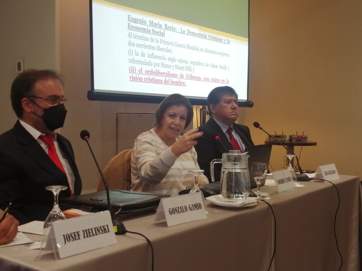 IESCPeru's tweet photo. #AHORA | Lourdes Flores, abogada y excongresista en #FSC: "Una visión de la economía social del mercado y del pensamiento económico de la Iglesia no es una negación de la libertad económica, sino un complemento que pone al hombre en el centro de la atención".

@kasenperu https://t.co/ZFcyB3ux8d
