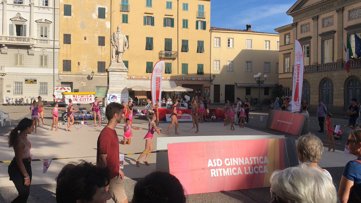 Ritmicalucca's tweet photo. Piazza del giglio Lucca https://t.co/BQhDvekkcs