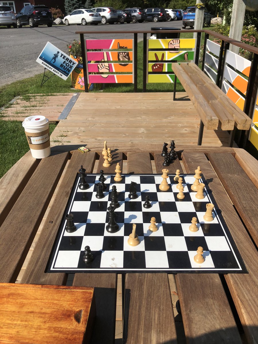 Cabana_Eric's tweet photo. Quelle belle journée pour une partie d’échecs à l’extérieur. Perfect weather for an outdoor game of chess. Merci Thank you @MunRussellTwp #échecs #chess https://t.co/tRJBaWpzcK