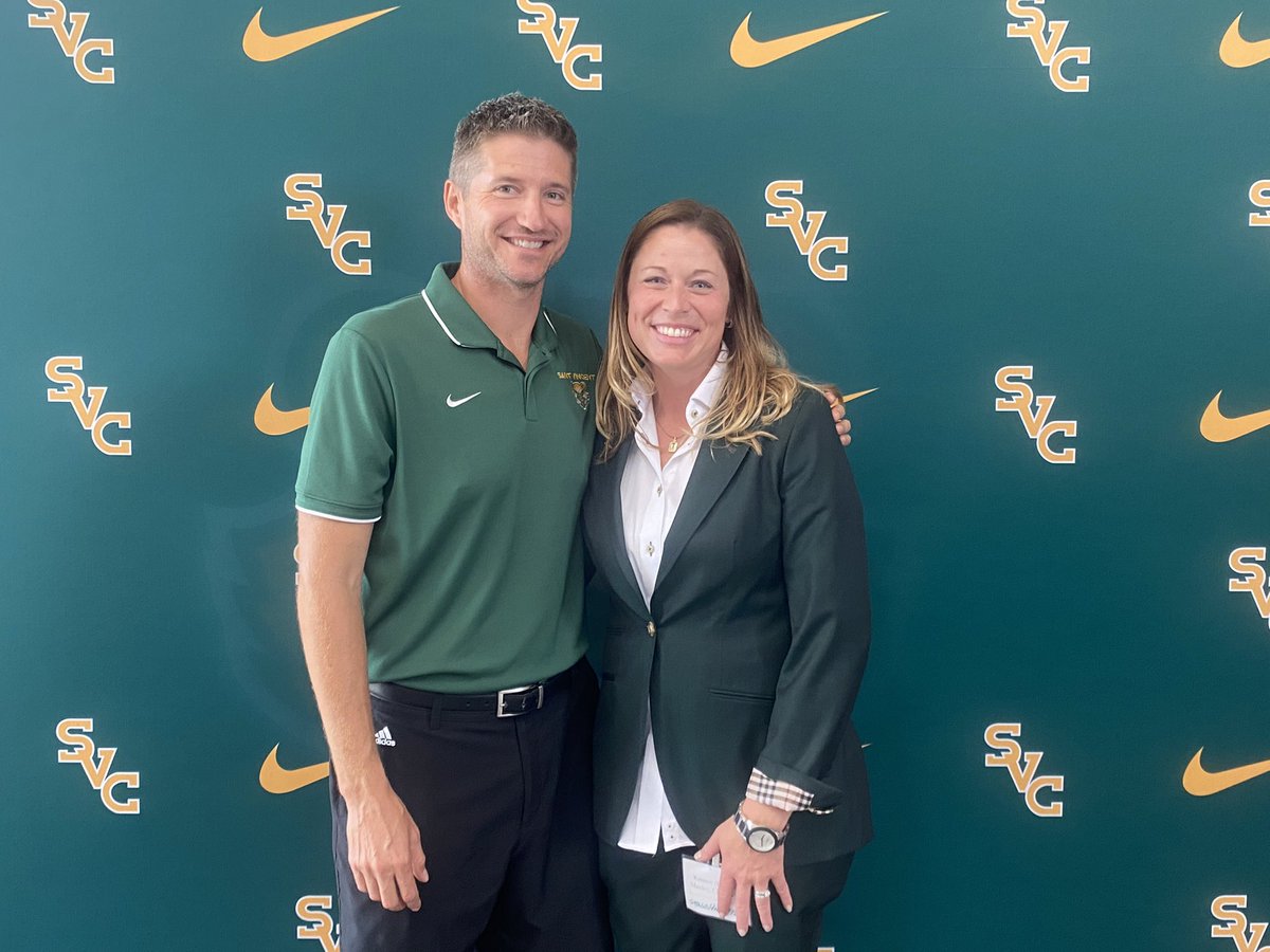 SVC_WomensBball's tweet photo. A special day for a truly special group of Hall of Famers! Congratulations Bearcats! #BearcatTradition https://t.co/GeNo1mY5cL