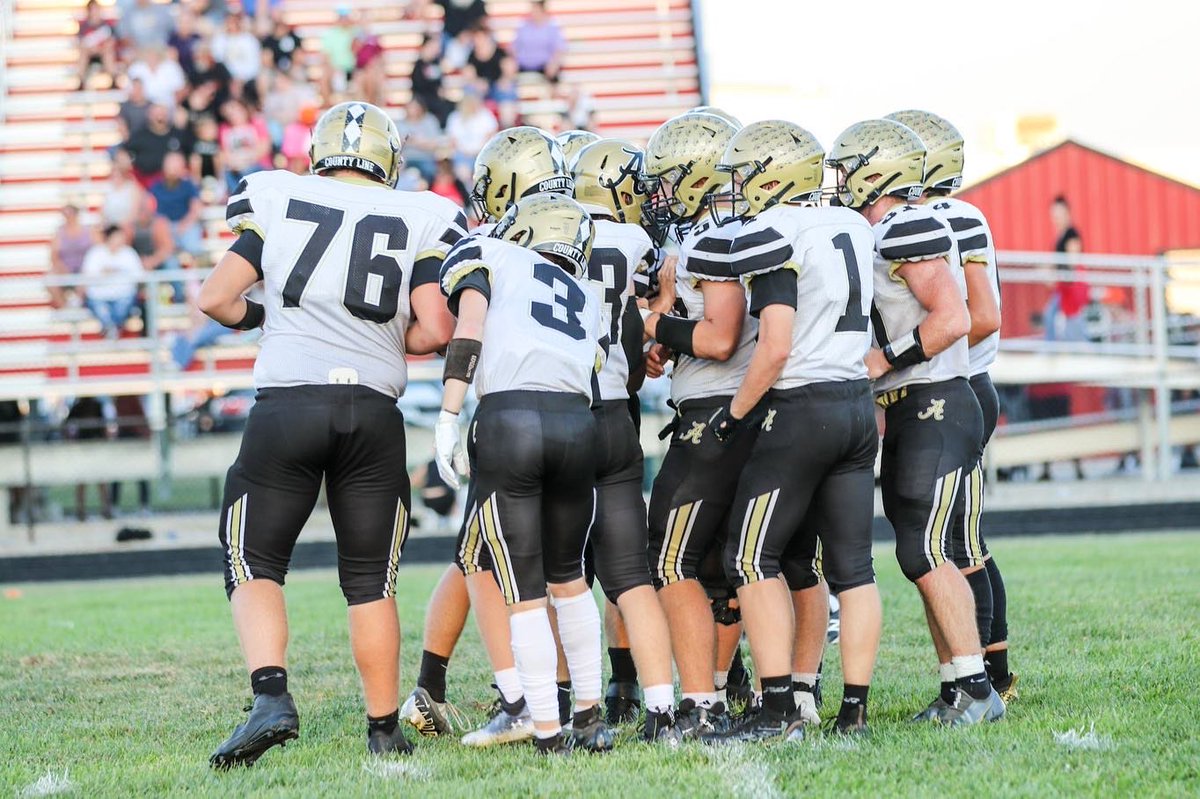 mgfootball_'s tweet photo. Dedicated. Disciplined. Determined. What a ride 🐗🏈 #WeAreMG #ALLIN https://t.co/jb9F02GshD