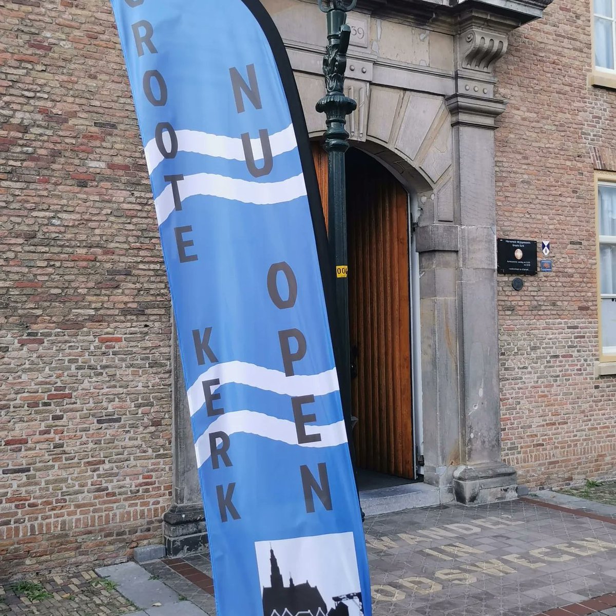 cdamaassluis's tweet photo. Nadat gisteren de kinderen al een succesvolle eigen Open Monumentendag mochten beleven was het vandaag de beurt aan de rest van onze inwoners en belangstellenden.

De Groote Kerk was open, de toren kon beklommen worden en diverse musea en schepen waren open voor bezichtiging. https://t.co/KP6dGAmLVn