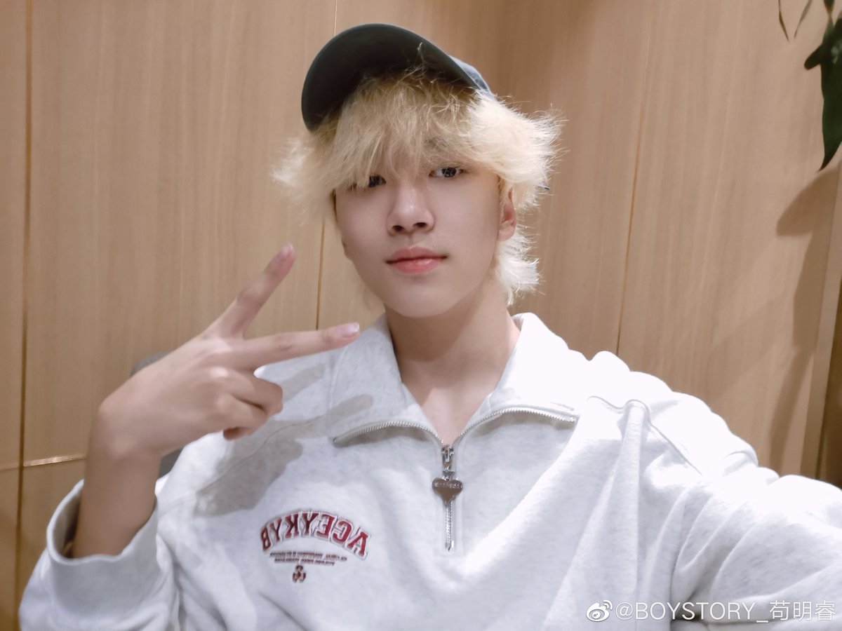 goulooks's tweet photo. 091022 #MINGRUI weibo update

"Happy Mid-Autumn Festival" https://t.co/lDqwp1RVDJ