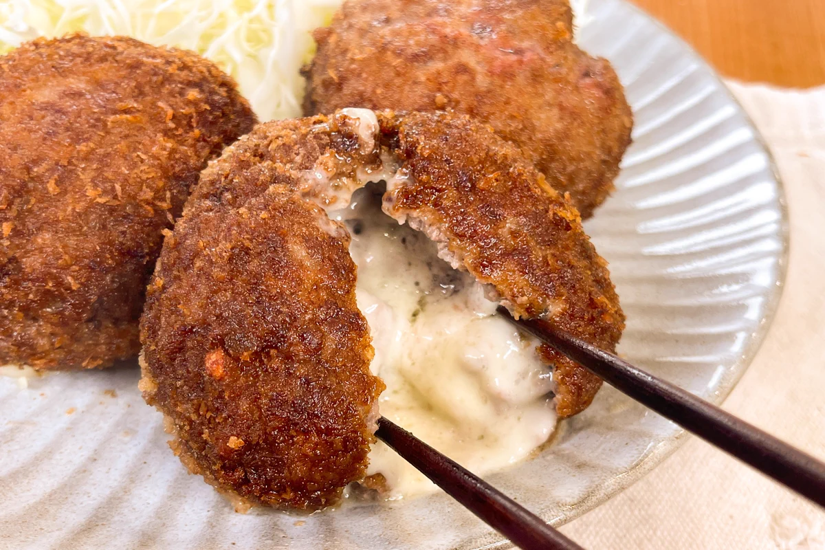 面倒な工程は全てカット！とろーり美味しい「チーズメンチカツ」。