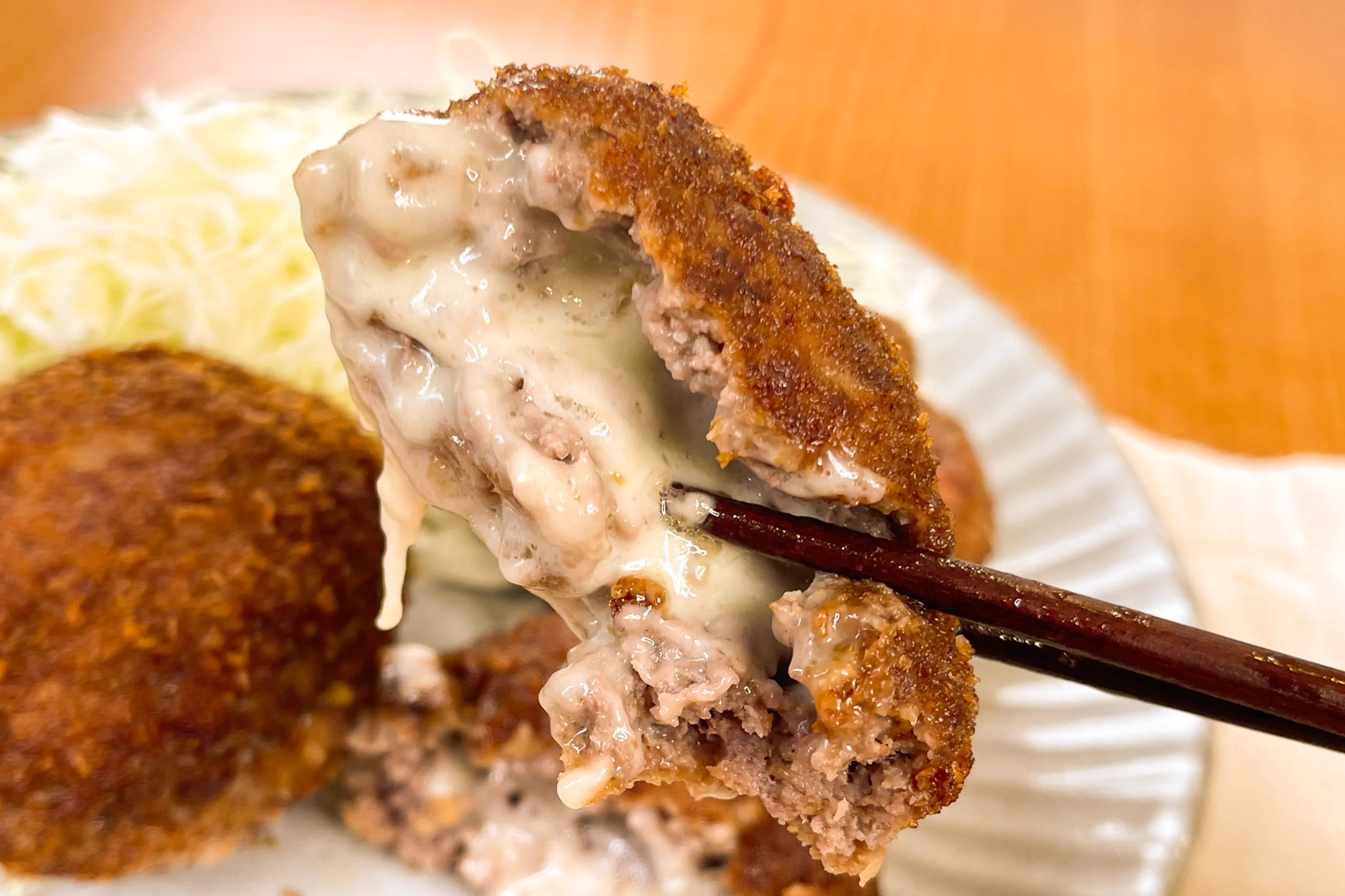 面倒な工程は全てカット！とろーり美味しい「チーズメンチカツ」。