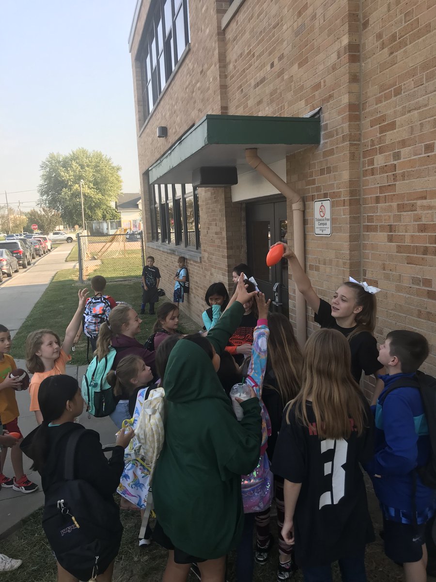 Edison_ELEM_CB's tweet photo. September is Attendance Awareness Month and we are on a mission to "Strive for 95!" We want our Eagles to strive to attend school 95% or more this school year! Yesterday, we had some special guests from TJ's Cheer Team welcome our Eagles during arrival. https://t.co/8ouxqtJc3N