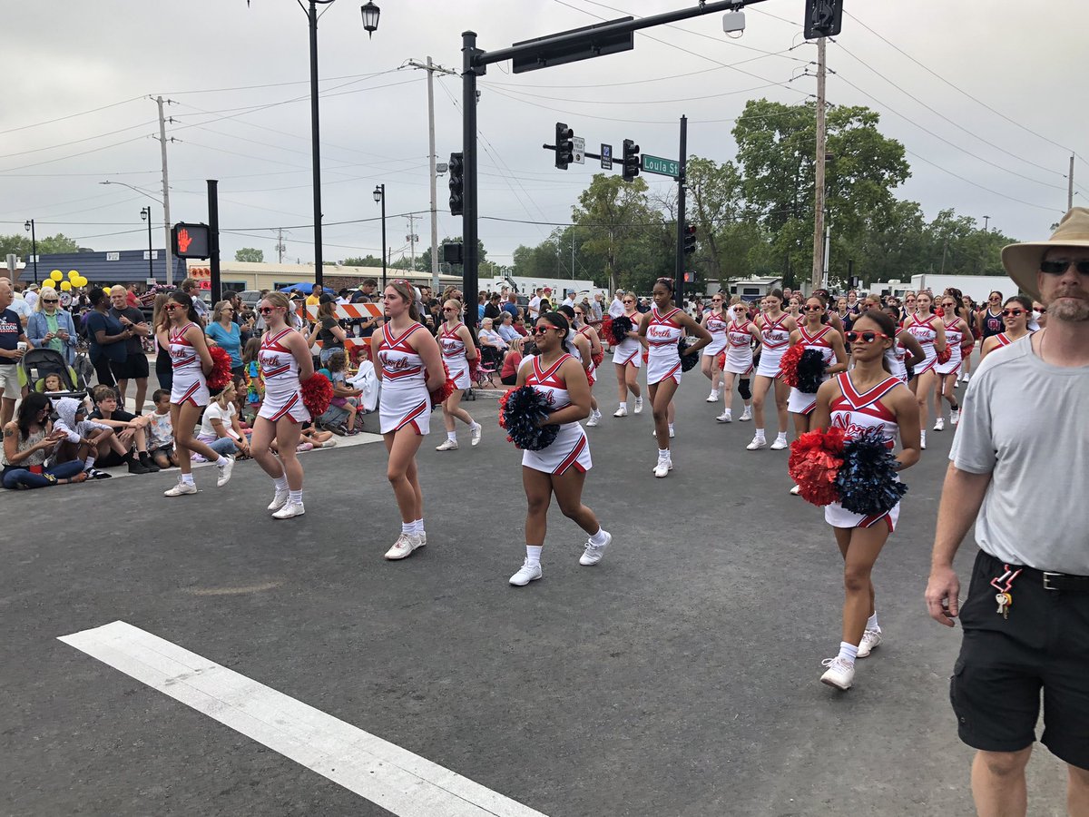 JNoteboomON's tweet photo. Olathe North Marching Band, Eaglettes and cheerleaders are proudly leading at Old Settlers Parade!  @JasonHermanON @ADPriceON @ONEagleBands @ONHSCheer @oneaglettes https://t.co/YJJIFmzZuS