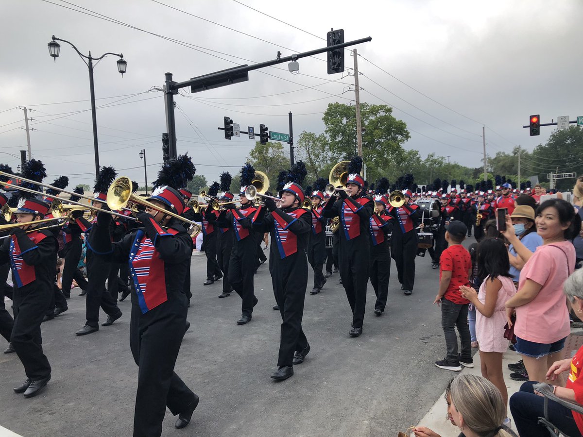 JNoteboomON's tweet photo. Olathe North Marching Band, Eaglettes and cheerleaders are proudly leading at Old Settlers Parade!  @JasonHermanON @ADPriceON @ONEagleBands @ONHSCheer @oneaglettes https://t.co/YJJIFmzZuS