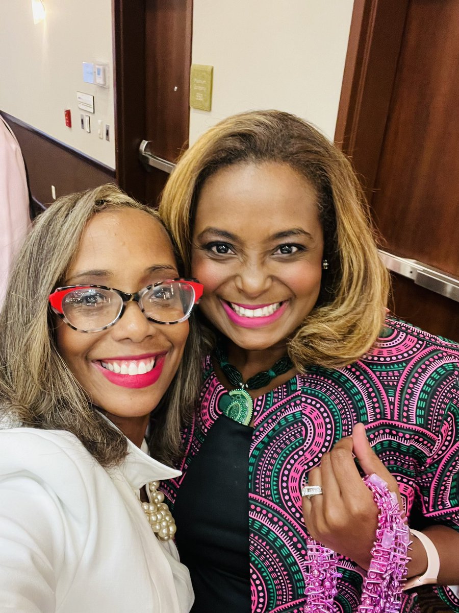 PorshaDudley1's tweet photo. Sisters serving! 💗💚💗My sister Jamie and I love our AKA and we love serving together in PMO! 🍐💞🎉
#ChapterMeeting
#ChapterRetreat https://t.co/sfo4xyyWh3