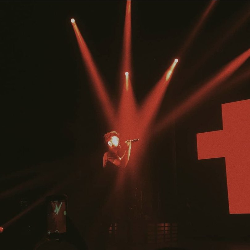 danosarrada's tweet photo. @jaoromania e pensar que quando eu te vi da primeira vez a estrutura era um telão e mesmo assim você já servia um show maravilhoso ❤️ te amo, vc tá sendo gigante!!! https://t.co/MF73xL2csd