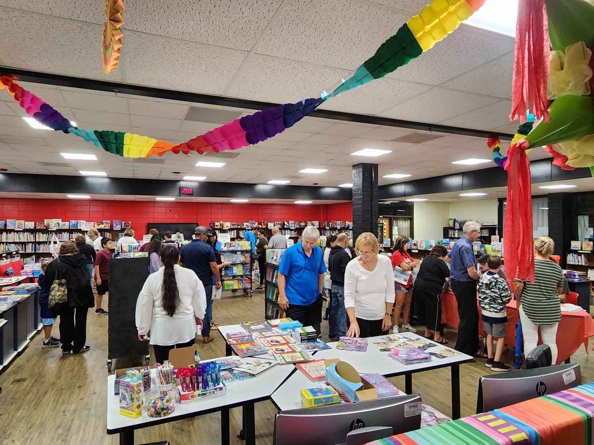 l5patti's tweet image. Grandparents breakfast is in the books this morning @OGESeagles! Thank you PTA!! Also, book fair was beyond a hit! Loved seeing the smiling Ss &amp;amp; their families! @CherokeeSchools  #ccsdfam #ogesfam