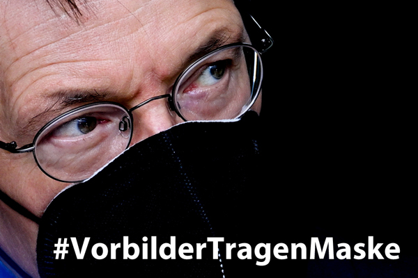 Auch wenn es nicht vorgeschrieben ist, auch wenn einen Leute ohne Maske doof anschauen, #VorbilderTragenMaske, um sich und ihre Mitmenschen zu schützen. 😷✊

Bitte Retweet und den Hashtag #VorbilderTragenMaske verbreiten, wenn Ihr das auch so seht. Danke! ❤️