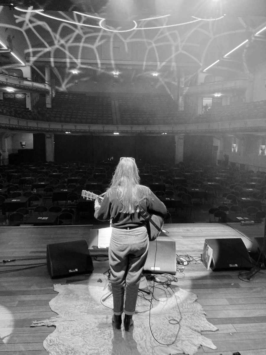 SamVloemans's tweet photo. Tonight #neeka @DeRomaVzw #candycomfort #20thanniversary https://t.co/fjeqsZs9Xj
