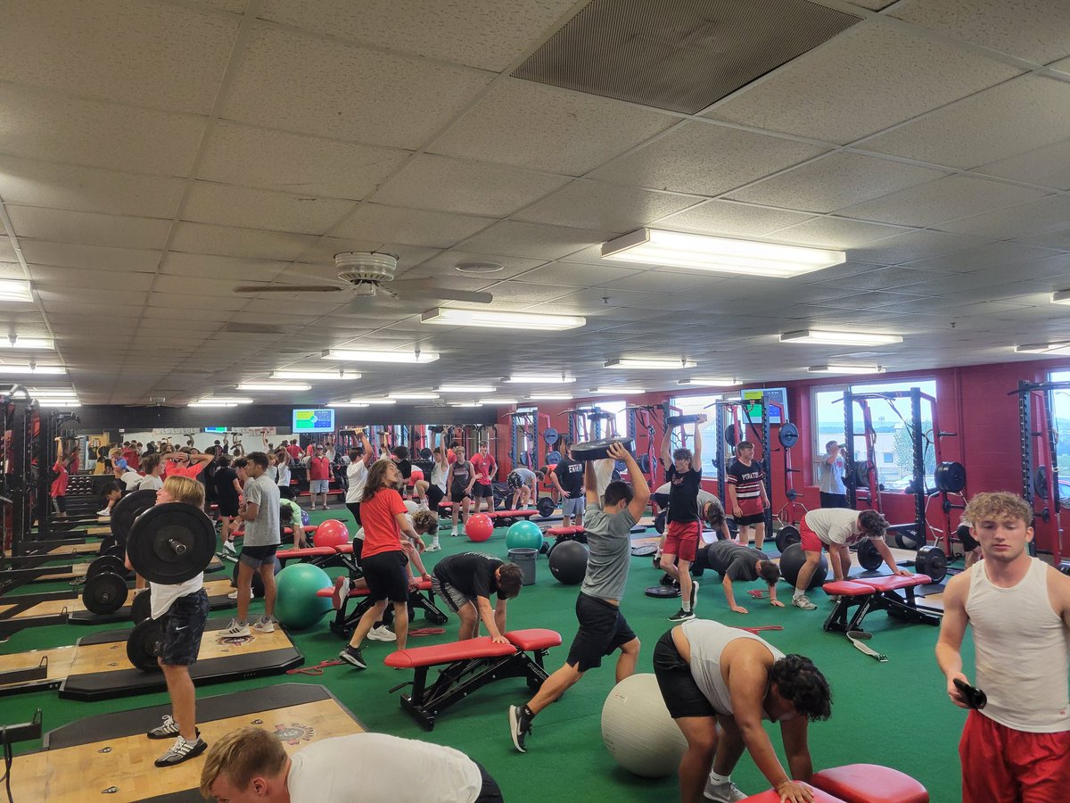 BransonFootball's tweet photo. Good win last night for the Pirates. Great morning of film evaluation. Most importantly, we got after it this morning in the weight room with a heavy load of power cleans! #PirateTough #wearebranson https://t.co/GJxdlSRllS