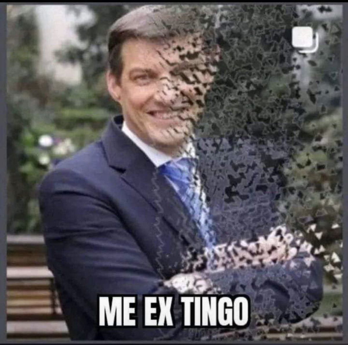 conchesumemes_c's tweet photo. Alguien sabe en dónde está escondido este personaje? 

#boricinternado Presidente de Chile Clinica las condes Pikachu Vallejo https://t.co/F5NVzisBuP