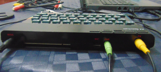 cdrninformatica's tweet photo. Uso de un PC como pantalla y grabadora de un #ZX_Spectrum 48K utilizando una capturadora de vídeo compuesto y la entrada y salida de audio.
https://t.co/6e2RrErbQN https://t.co/bmch8aDugq